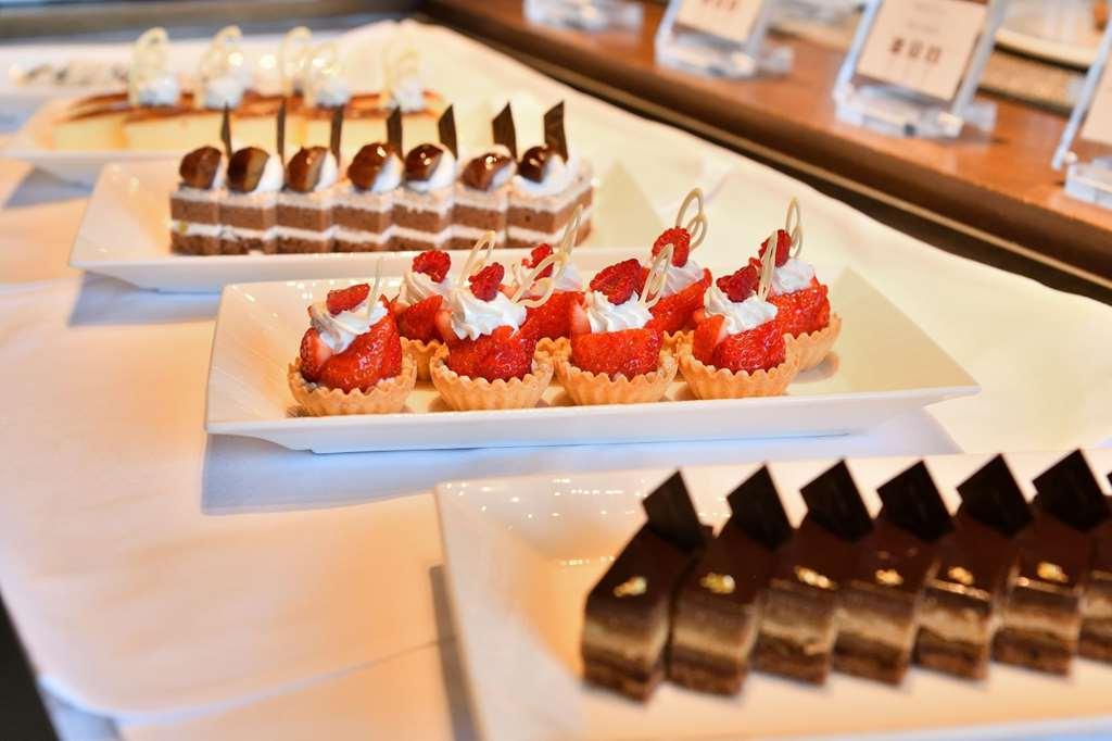 Nagoya Prince Hotel Sky Tower Étterem fotó Petit fours