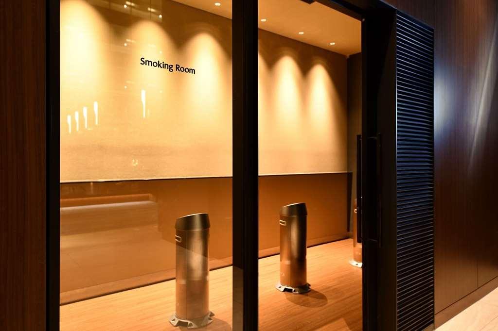 Nagoya Prince Hotel Sky Tower Beltér fotó Smoking room at an airport