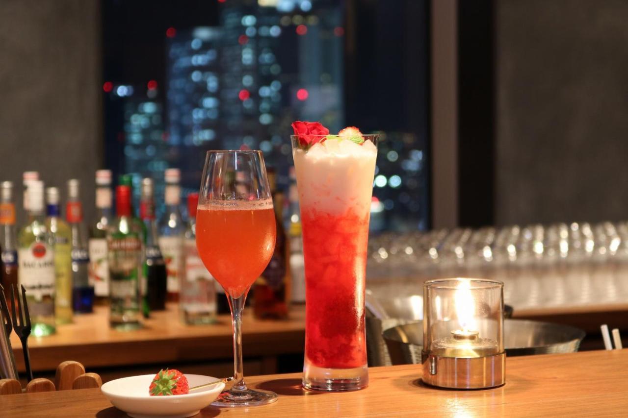 Nagoya Prince Hotel Sky Tower Szoba fotó A cocktail at the bar